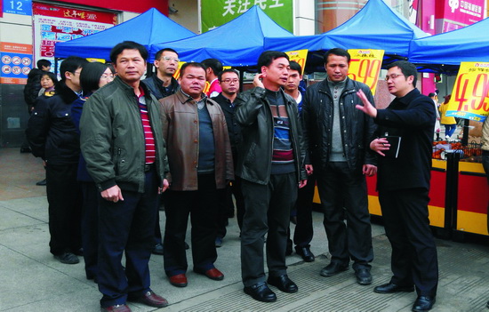 南寧青秀區(qū)區(qū)委常委、組織部部長(zhǎng) 梁國(guó)祿 考察仙葫店